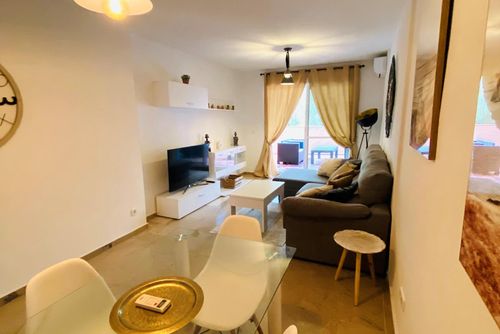Apartment Casares Costa Dejlig og komfortabel lejlighed i Casares Costa, Andalusien, Spanien med fælles pool til 4 personer. Lejligheden er beliggende i et boligområde ved stranden, tæt på restauranter og barer og kun 1 km fra Playa Chico stranden....