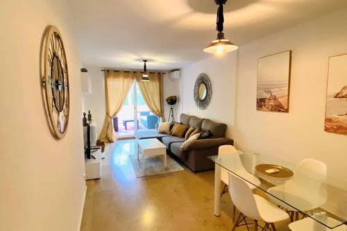 Apartment Casares Costa Gezellig en comfortabel appartement in Casares Costa, Andalusië, Spanje met gemeenschappelijk zwembad voor 4 personen. Het appartement is gelegen in een woongebied aan het strand, dicht bij restaurants en bars en op 1 km van Playa Chico strand....