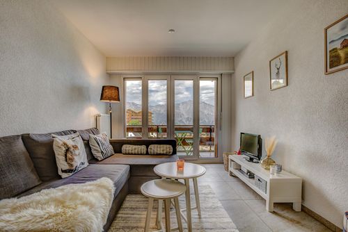 Appartement Bellevue 211 Classic and lovely apartment in La Tzoumaz, Four Valleys, Switzerland for 6 persons. The apartment is situated in a mountainous area, close to restaurants and bars, supermarkets and a tennis court, within 200 m from the ski slope and within 200 m from the ski lift....