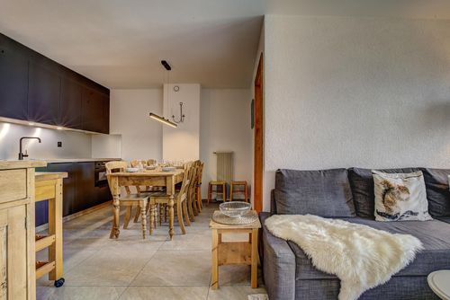 Appartement Bellevue 211 Klassische und charmante Wohnung in La Tzoumaz, Vier Täler, Schweiz für 6 Personen. Die Wohnung befindet sich in einer bergigen Gegend, in der Nähe von Restaurants und Bars, Supermärkten und einem Tennisplatz, nur 200 m von der Skipiste und 200 m von der Seilbahn entfernt....