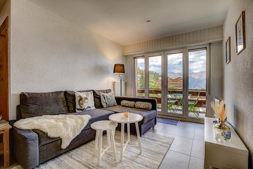 Appartement Bellevue 211 Classic and lovely apartment in La Tzoumaz, Four Valleys, Switzerland for 6 persons. The apartment is situated in a mountainous area, close to restaurants and bars, supermarkets and a tennis court, within 200 m from the ski slope and within 200 m from the ski lift....