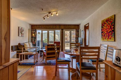 Apartment Appartement Savoleyres 30: La Tzoumaz, 4 Vallees, Switzerland. Mountain views and Living-dining room