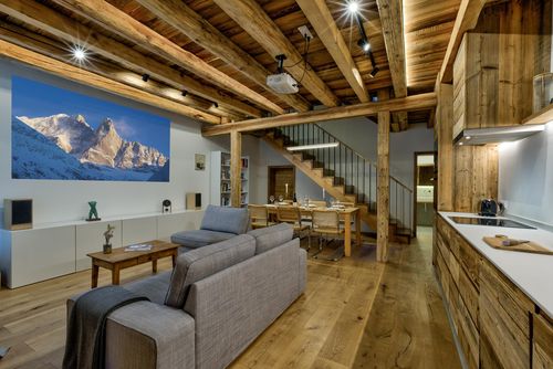 Chatka Modern and comfortable house in Chamonix-Mont Blanc, Chamonix-Alpes, France for 6 persons. The house is situated in a mountainous area....