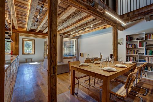 Chatka Modern and comfortable house in Chamonix-Mont Blanc, Chamonix-Alpes, France for 6 persons. The house is situated in a mountainous area....