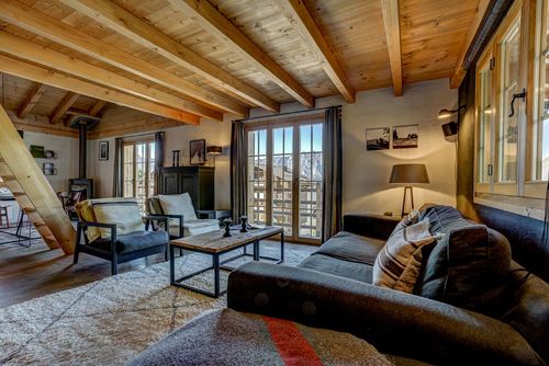 Chalet Cabana Luna Maison de vacances moderne et confortable à La Tzoumaz, 4 Vallées, Suisse, pour 10 personnes. La maison est située dans une région montagneuse et à proximité de restaurants et de bars....