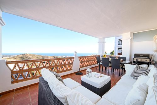 Las Palmeras 473 Winter Geweldig en comfortabel appartement in Mijas Costa, Andalusië, Spanje met een gemeenschappelijk zwembad voor 4 personen. Het appartement is gelegen in een resort, in een kust-, heuvelachtig en residentieel gebied, dicht bij een golfbaan, 3 km van het Playa de Calahonda strand en 3 km van La Cala de Mijas....