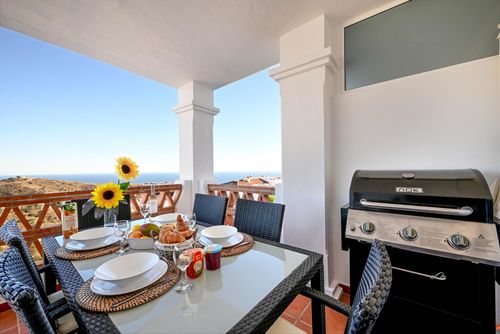 Las Palmeras 473 Winter Wonderful and comfortable apartment in Mijas Costa, Andalusia, Spain with a communal pool for 4 persons. The apartment is situated in a resort, in a coastal, hilly and residential area, close to a golf course, 3 km from Playa de Calahonda beach and 3 km from La Cala de Mijas....