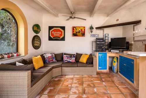 Villa Marco Villa in Denia, Costa Blanca, Spanien mit privatem Pool für 4 Personen. Das Haus befindet sich in einer hügeligen und wohnlichen Strandgegend und ist 3 km vom Strand La Marineta entfernt....