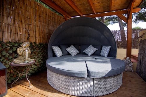 Villa Marco Villa en Denia, Costa Blanca, España, con piscina privada para 4 personas. La casa está situada en una zona residencial de playa y colinas, a 3 km de la playa de La Marineta....