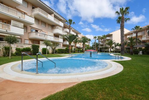 Eclari Winter Schöne und fröhliche Wohnung in Javea, Costa Blanca, Spanien mit Gemeinschaftspool für 6 Personen. Die Wohnung befindet sich in einem Wohnstrandbereich, in der Nähe von Restaurants und Bars, Geschäften, Supermärkten und einem Tennisplatz, 500 m vom Strand El Arenal, Javea und 0,5 km vom Mittelmeer entfernt....