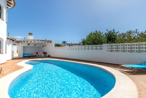 Alteana San Roque Cupula Apartamento con piscina comunitaria en Altea, Costa Blanca, España para 2 personas. El apartamento se encuentra en una zona costera y urbana, a 4 km de la playa de Altea....