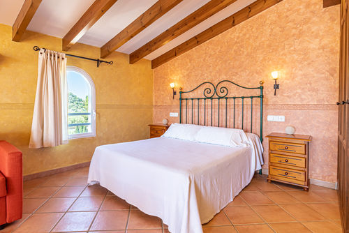 Alteana San Roque Solarium Charmante et confortable villa à Altea, Costa Blanca, Espagne, avec piscine commune pour 2 personnes. La maison est située dans un quartier côtier, rural et résidentiel, à 1 km de la plage d'Altea....