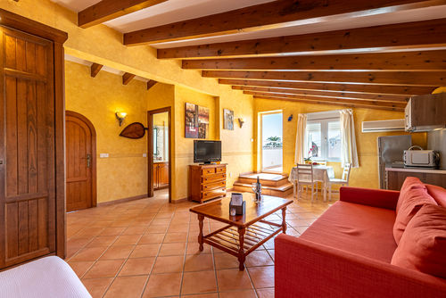 Alteana San Roque Solarium Maravillosa y cómoda villa con piscina comunitaria en Altea, Costa Blanca, España, para 2 personas. La casa está situada en una zona costera, rural y residencial, a 1 km de la playa de Altea....