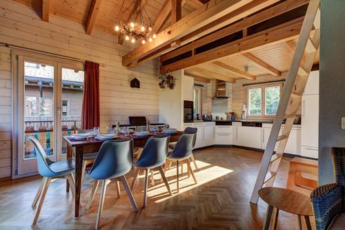 Chalet du Bourg: La Tzoumaz, 4 Vallees, Switzerland. Kitchen-dining room