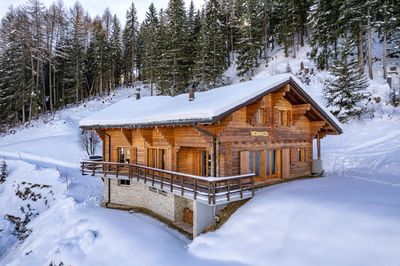 Chalet Alaska: La Tzoumaz, 4 Vallees, Switzerland. Mountain views