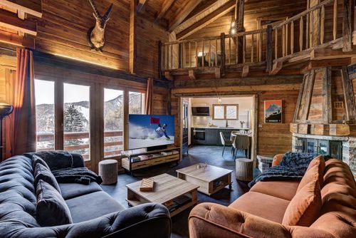 Chalet Alaska Grande et luxueuse maison de vacances à La Tzoumaz, 4 Vallées, Suisse pour 12 personnes. La maison est située dans une région montagneuse, à proximité de restaurants et de bars, à moins de 50 m de la piste de ski et à moins de 50 m du téléphérique....