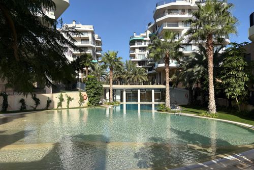 Atico BAY Gut ausgestattetes Penthouse mit Gemeinschaftspool in Villajoyosa, Costa Blanca, Spanien für 6 Personen. Das Haus befindet sich in einem Wohngebiet am Strand und ist 100 m vom Strand entfernt....