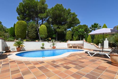 Puravida Schöne und komfortable Luxusvilla mit privatem Pool in Jávea, Costa Blanca, Spanien, für 6 Personen. Die Villa befindet sich in einer Wohngegend am Strand....