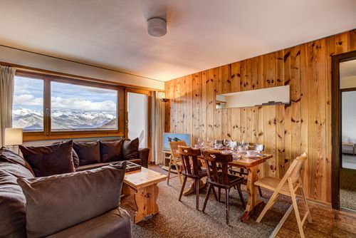 Apartment Appartement Mont Parrain 14: La Tzoumaz, 4 Vallees, Switzerland. Livingroom and Mountain views