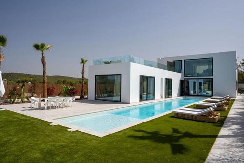 At 20 minutes drive from Sitges - Blue Sky    High Design   Amazing Villa  Very Calm Area Villa met privézwembad in Sitges, Costa Dorada, Spanje voor 14 personen. Het huis is gelegen in een landelijke, bosrijke, stedelijke en bergachtige strandomgeving....