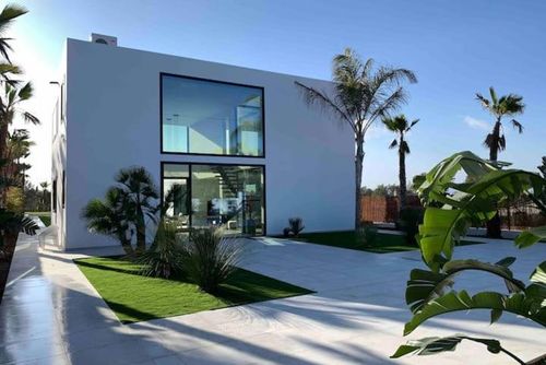 At 20 minutes drive from Sitges - Blue Sky    High Design   Amazing Villa  Very Calm Area Villa met privézwembad in Sitges, Costa Dorada, Spanje voor 14 personen. Het huis is gelegen in een landelijke, bosrijke, stedelijke en bergachtige strandomgeving....