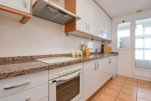 Jardines de Cannes Wunderbare und komfortable Wohnung mit Gemeinschaftspool in Jávea, Costa Blanca, Spanien für 4 Personen. Die Wohnung befindet sich in einem Wohngebiet in Strandnähe, nahe zu Restaurants und Bars, Geschäften, Supermärkten und einem Tennisplatz, 1 km vom Arenal-Strand und 1 km vom Mittelmeer entfernt....