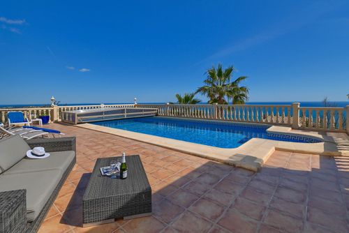 Casa de Sueños Meravigliosa e accogliente villa con piscina privata a Benitachell, Costa Blanca, Spagna per 6 persone. La casa è situata in una zona residenziale vicino alla spiaggia, a 3 km dalla spiaggia di Cala Moraig e a 3 km da Poble Nou de Benitachell....