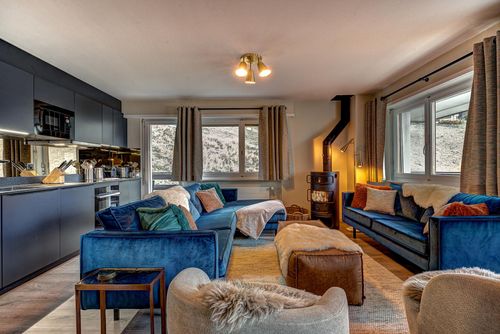 Appartement Mont Parrain 2627 with Sauna Groot en luxe appartement in La Tzoumaz, 4 Valleien, Zwitserland voor 10 personen. Het appartement bevindt zich in een bergachtig gebied, dicht bij restaurants en bars, op 50 m van de skipiste en op 50 m van de skilift....