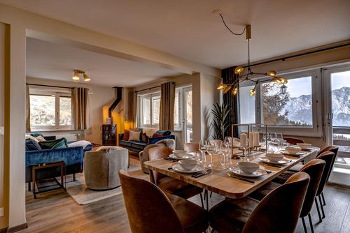 Appartement Mont Parrain 2627 with Sauna Groot en luxe appartement in La Tzoumaz, 4 Valleien, Zwitserland voor 10 personen. Het appartement bevindt zich in een bergachtig gebied, dicht bij restaurants en bars, op 50 m van de skipiste en op 50 m van de skilift....