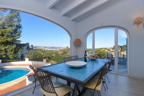 Entrepinos Wonderful and comfortable villa with private pool in Javea, Costa Blanca, Spain for 8 persons. The house is situated in a residential beach area, at 3 km from El Arenal beach and at 5 km from Javea Town....