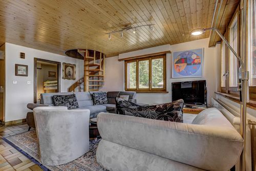 Appartement Arolles 711 Classic and comfortable apartment in La Tzoumaz, 4 Valleys, Switzerland for 8 persons. The apartment is situated in a mountainous area, close to restaurants and bars, supermarkets and a tennis court, within 500 m from the ski slope and within 500 m from the ski lift....