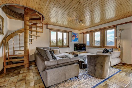 Appartement Arolles 711 Klassische und komfortable Wohnung in La Tzoumaz, 4 Täler, Schweiz für 8 Personen. Die Wohnung befindet sich in einer bergigen Region, in der Nähe von Restaurants und Bars, Supermärkten und einem Tennisplatz, nur 500 m von der Skipiste und 500 m von der Seilbahn entfernt....
