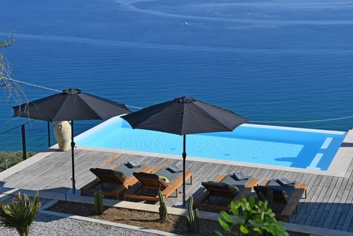 Villa Luna Villa à Cefalù, Sicile, Italie, avec piscine privée pour 8 personnes. La maison est située dans une zone balnéaire vallonnée et rurale....