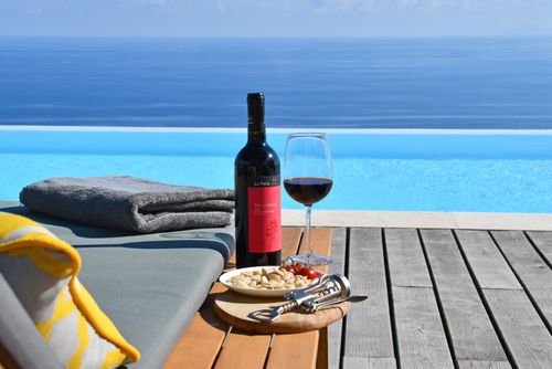Villa Luna Villa à Cefalù, Sicile, Italie, avec piscine privée pour 8 personnes. La maison est située dans une zone balnéaire vallonnée et rurale....