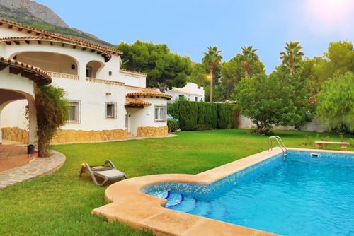 Villa 56 Villa in Altea, Costa Blanca, Spanien für 6 Personen.  Die Villa verfügt über 4 Schlafzimmer und 3 Badezimmer, verteilt auf 2 Ebenen....