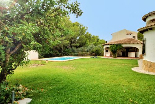 Villa 56 Villa à Altea, Costa Blanca, Espagne pour 8 personnes.  La villa dispose de 4 chambres et 3 salles de bains, réparties sur 2 niveaux....