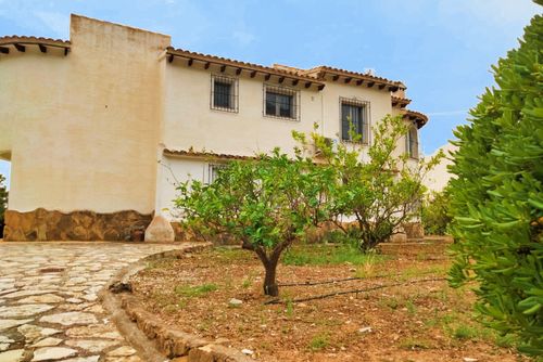 Villa 56 Villa en Altea, Costa Blanca, España para 8 personas.  La villa cuenta con 4 dormitorios y 3 baños, distribuidos en 2 niveles....