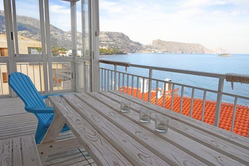 Garza Playa Mooi en vrolijk appartement in Altea, Costa Blanca, Spanje voor 4 personen. Het appartement is gelegen in een residentieel strandgebied, dicht bij restaurants, bars en supermarkten, op slechts 25 m van Playa la Olla strand en 0,025 km van de Middellandse Zee....