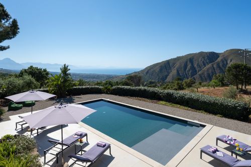 Villa Vittoria Villa avec piscine privée à Cefalù, Sicile, Italie pour 8 personnes. La maison est située dans une zone résidentielle et vallonnée proche de la plage....