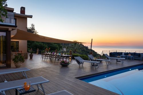 Villa Provenza Villa mit privatem Pool in Cefalù, Sizilien, Italien für 16 Personen. Das Ferienhaus befindet sich in einem hügeligen Wohngebiet nahe dem Strand und ist 4 km vom Meer entfernt....