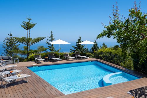 Villa Provenza Villa mit privatem Pool in Cefalù, Sizilien, Italien für 16 Personen. Das Ferienhaus befindet sich in einem hügeligen Wohngebiet nahe dem Strand und ist 4 km vom Meer entfernt....