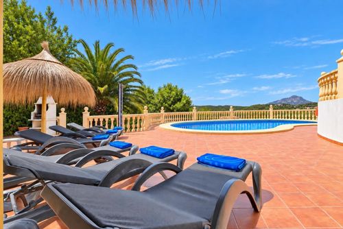 Villa Familia: Javea, Costa Blanca, Spagna. lettini e con piscina privata e terrazza