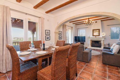 Familia Wunderbare und komfortable Villa mit privatem Pool in Jávea, Costa Blanca, Spanien für 6 Personen. Das Haus befindet sich in einem Wohngebiet in Strandnähe....