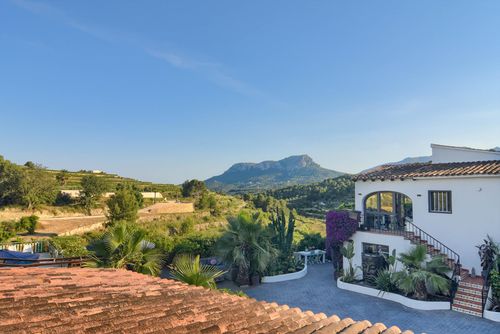 Oltavista 14 pax Amplia y cómoda villa con piscina privada en Benissa, Costa Blanca, España para 14 personas. La casa está situada en una zona residencial y montañosa cerca de la playa....