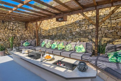 Oltavista 12 pax Grande et confortable villa avec piscine privée à Benissa, Costa Blanca, Espagne pour 12 personnes. La maison est située dans une zone résidentielle et vallonnée proche de la plage....