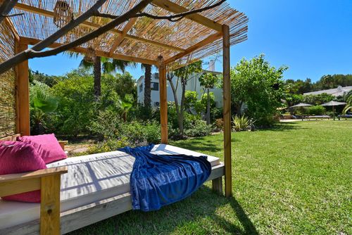 Bogira Magnifique et romantique villa avec piscine privée à Jávea, Costa Blanca, Espagne pour 8 personnes. La maison est située dans un quartier résidentiel boisé et vallonné....