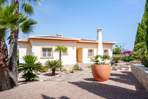 Eva 4 pax Moderne en comfortabele villa in Xàbia, Costa Blanca, Spanje met verwarmd zwembad voor 4 personen. Het huis is gelegen in een residentiële strandwijk....