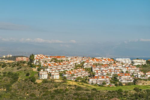 Apartment Manilva Modern and comfortable apartment in Manilva, Andalusia, Spain with communal pool for 4 persons. The apartment is situated in a hilly, rural, wooded and residential beach area, 2 km from Aldea Beach and 4 km from Castillo de la Duquesa....