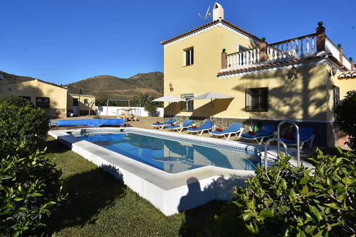 Nerja 014 Magnifique et confortable villa à Nerja, Costa del Sol, Espagne, avec piscine privée pour 8 personnes. La maison est située dans une zone balnéaire vallonnée et rurale, à 4 km de la plage de Burriana....