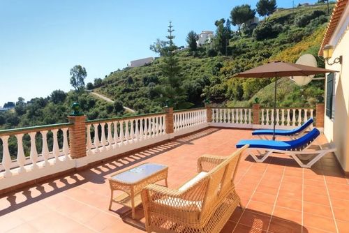 Nerja 014 Magnifique et confortable villa à Nerja, Costa del Sol, Espagne, avec piscine privée pour 8 personnes. La maison est située dans une zone balnéaire vallonnée et rurale, à 4 km de la plage de Burriana....